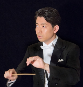 角田鋼亮　指揮　指揮者　マエストロ